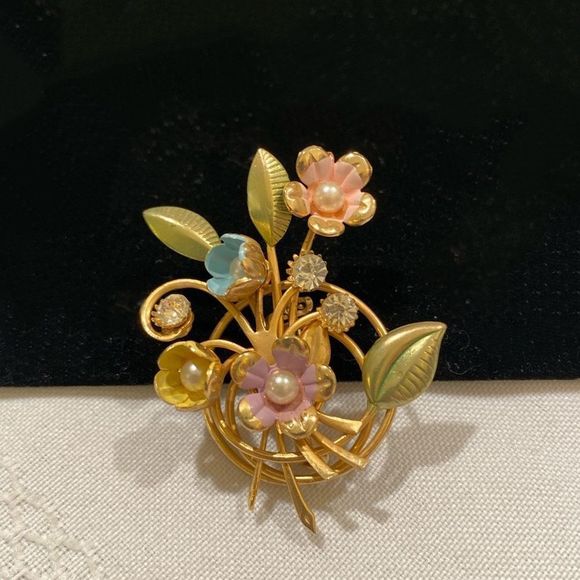 Vintage Gold Enamel And Pearl Flower Spray Brooch - Picture 5 of 9